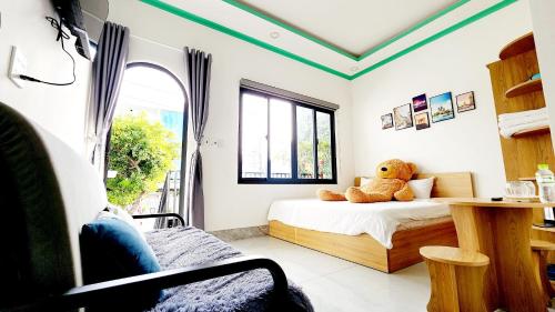 1 queen bed, 1 sofa bed