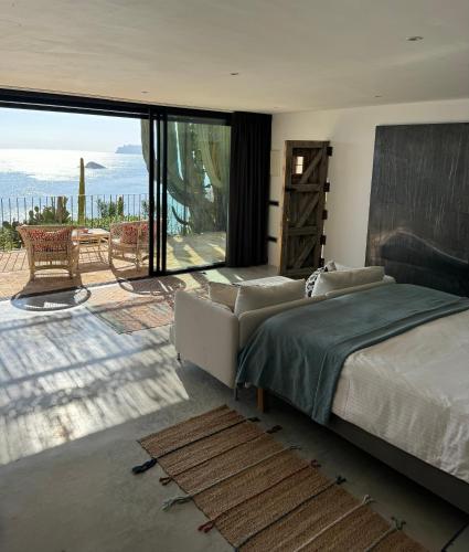 Deluxe Double Room with Balcony and Sea View image 6