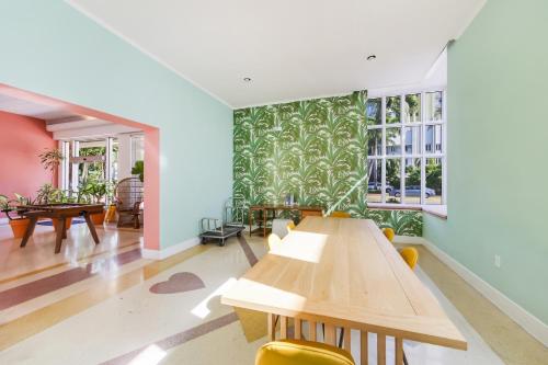 Tropics Hotel Miami Beach - 로비