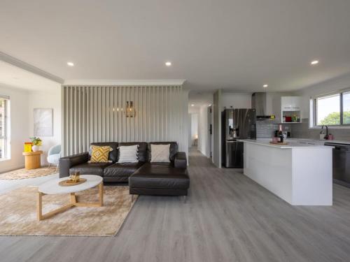 Convenient Comfort 4BR near Malls and Transport