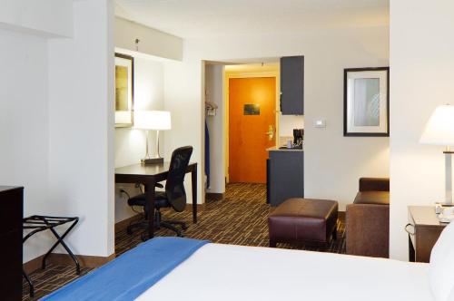 Holiday Inn Express & Suites Greenville-Downtown by IHG