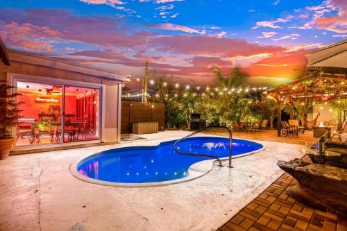 Heated Pool / Light Up Game Room & Outdoor / Pet OK