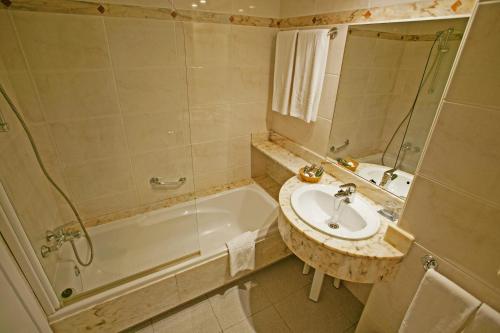 Insotel Hotel Formentera Playa - image 3
