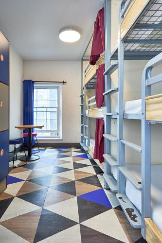 room detail thumbnail 1