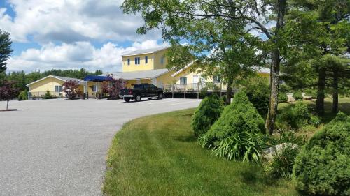 High Seas Motel - image 13