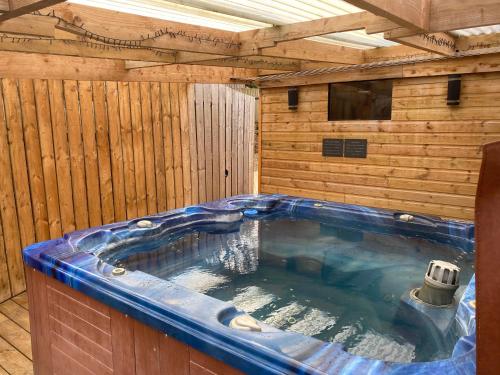 Boblebad, Winnie Cottage - Hot Tub, Games Room, Sauna, Large Garden in Stocksfield