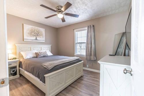 Fayetteville Home Away from Home, Pet Friendly in Fayetteville, USA
