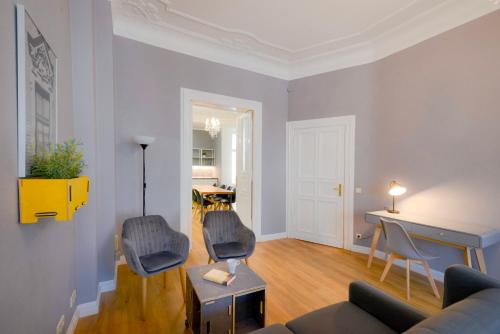 3 bedrooms, 8 beds