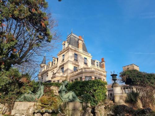 Hotel-Musée Villa Bagatelle - Chambre d'hôtes - Irigny