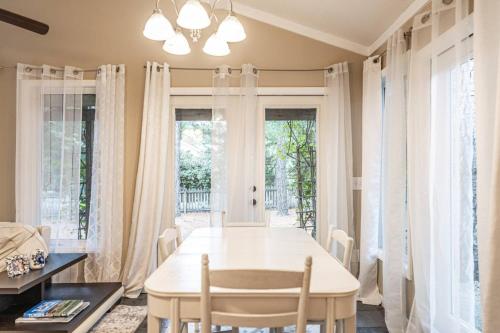 Spacious Pinehurst Retreat - Sleeps 10 in Pinehurst, USA