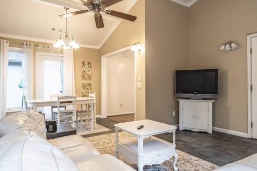 Spacious Pinehurst Retreat - Sleeps 10 in Pinehurst, USA