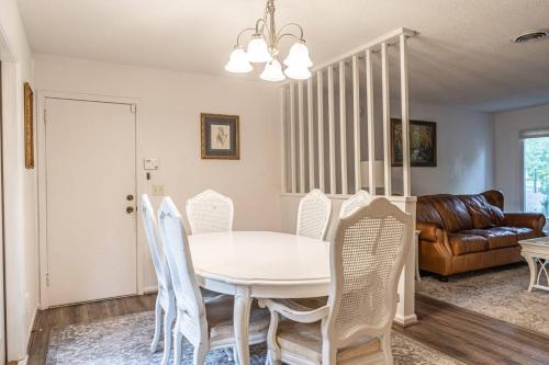 Spacious Pinehurst Retreat - Sleeps 10 in Pinehurst, USA
