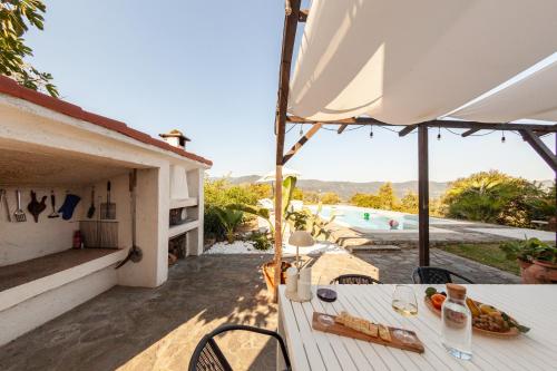  Near Cinque Terre - Mountain Farmhouse with Pool in Tivegna