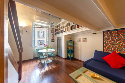 Saint Louis Penthouse, cozy little apartment next to Pantheon, Rome (photo 5)