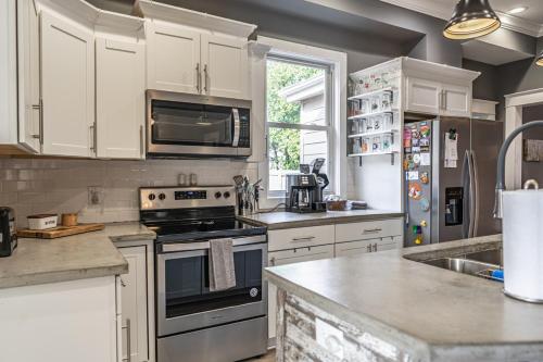 Charming Retreat- Downtown Carthage in 迦費 (NC)