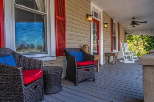 Charming Retreat- Downtown Carthage in 迦費 (NC)