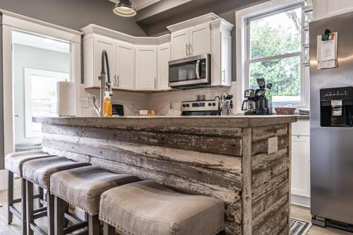 Charming Retreat- Downtown Carthage in 迦費 (NC)