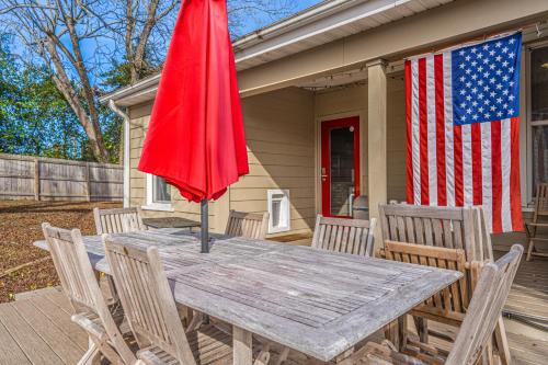 Charming Retreat- Downtown Carthage in 迦費 (NC)