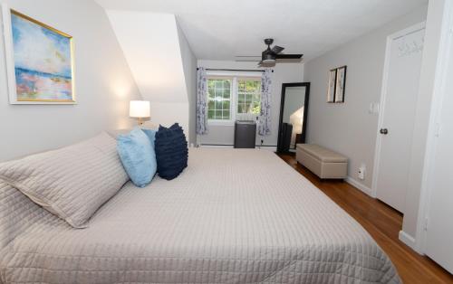 14mi to Mt. Snow! Arcade, Private Suite, King Bed!