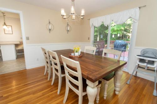 14mi to Mt. Snow! Arcade, Private Suite, King Bed!