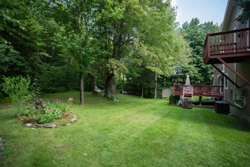 14mi to Mt. Snow! Arcade, Private Suite, King Bed! in Whitingham, USA