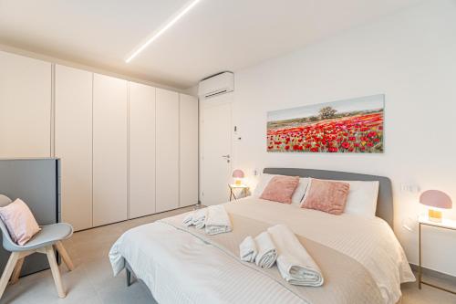 1 queen bed, 1 sofa bed