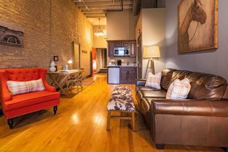 Hip Urban Loft-Small Town Charm-124 LOFTS #2