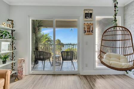 The Palm Exclusive Tropical Luxury on the Water image