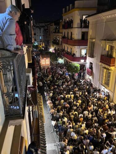 Exclusivos Balcones para Semana Santa - Tap to explore photos