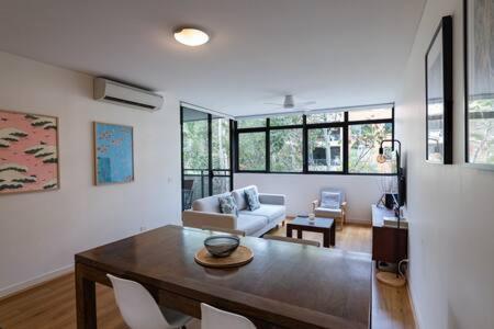 شقة 10 متر مربع من 1 غرفة و1 حمام خاص في Alexandria (Treetops Erskineville Apartment w Parking & Aircon) in Newtown