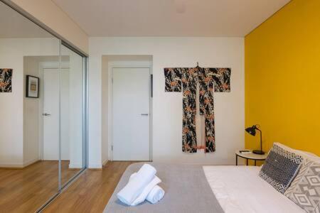 Treetops Erskineville Apartment w Parking & Aircon - image 5