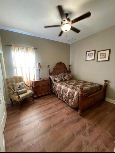 King Suite & Jacuzzi Luxe Getaway in Port St Lucie in Port Saint Lucie, USA