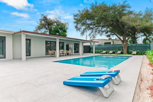 The Palace Pickleball gameRoom Heated SPA L26 in Miami, USA