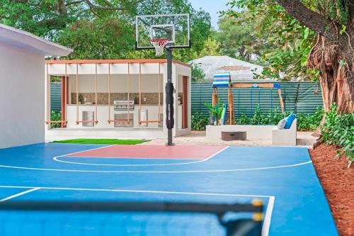 The Palace Pickleball gameRoom Heated SPA L26 in Miami, USA