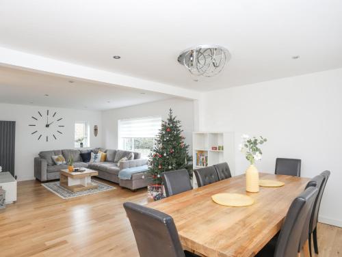 Clydfan, No 1 Trearddur Road, Trearddur (foto 2)