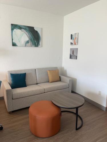 Comfort Suites Granbury - image 14