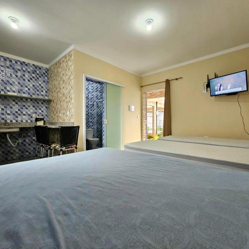 1 double bed, 1 twin bed