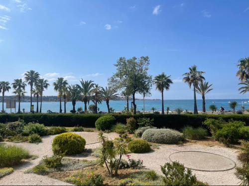 Duplex pieds dans l’eau, à 1 minute de la plage !