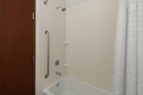 Comfort Suites Granbury - image 9