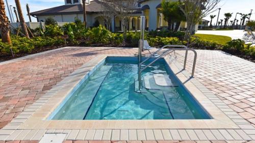Beautiful Villa Close to Disney & Top Shopping - image 12