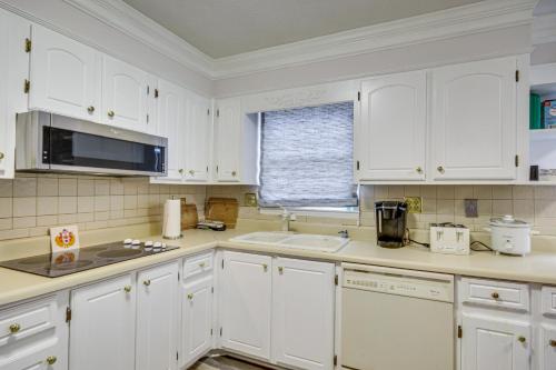Spacious Augusta Home Near Golf, Shopping and More! in Augusta, USA