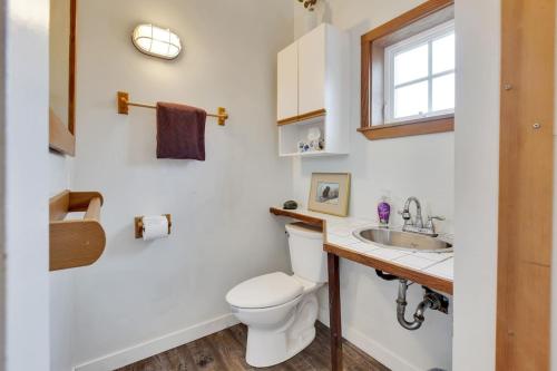 The Boardwalk, Pet Friendly Studio at The Beach in Ucluelet, Canada