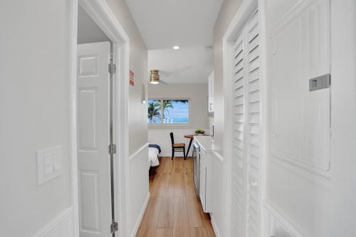 Beach Condo 2BR & Efficiency Combo on Hollywood Beach