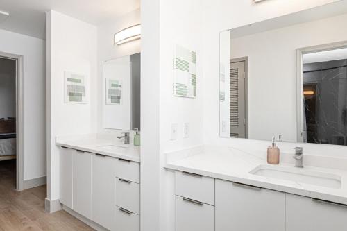 The Hornet - Cozy and Spacious 3BR - Free Parking - Views - 2 Mins to Stadium - image 5