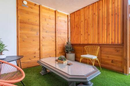 Mid Century 1BR Apt w Patio Near LAX Playa Vista Beach, Los Angeles