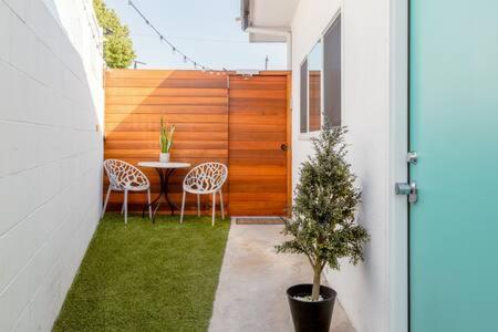 Vibe on the Patio at a Modern Luxury Studio near LAX Beach, Los Angeles (fotografie 7)