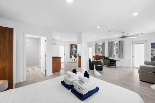 The New Yorker Miami Hotel Room Type - Deluxe Suite