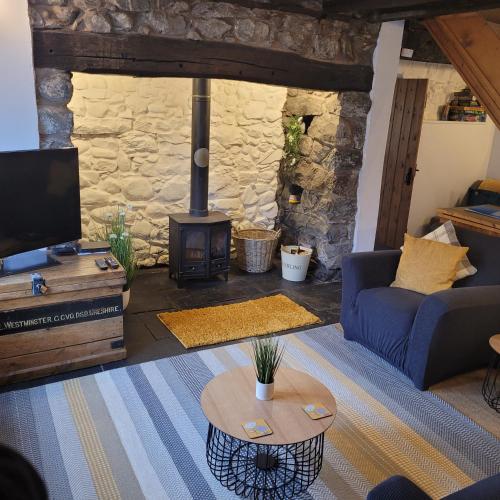 Cosy modern cottage by the sea, heart of snowdonia