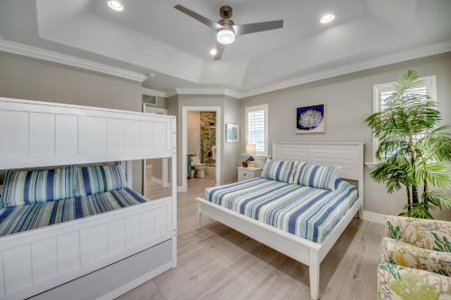 251 Key West Court - Luxurious Beachfront Home with Pool - image 9