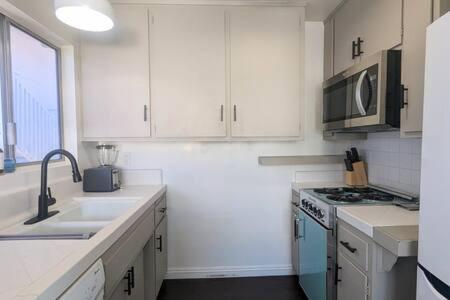 Ocean View 1 Bedroom Manhattan Beach in Manhattan Beach, USA